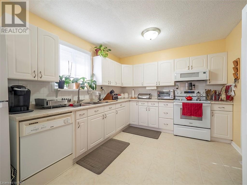 18 Knoll Street, Port Colborne, Ontario  L3K 5A5 - Photo 10 - 40511494