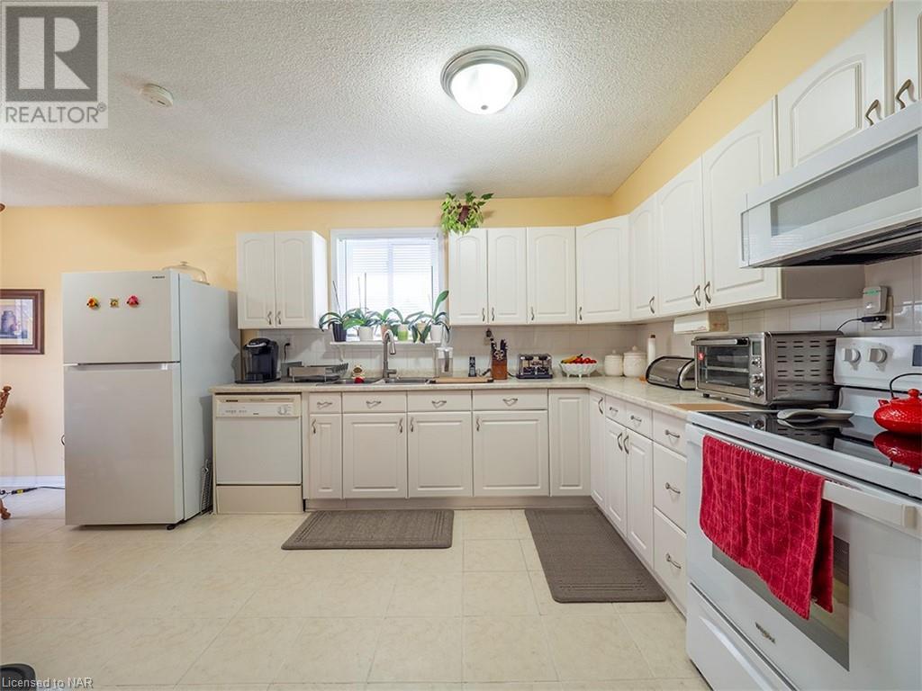 18 Knoll Street, Port Colborne, Ontario  L3K 5A5 - Photo 9 - 40511494