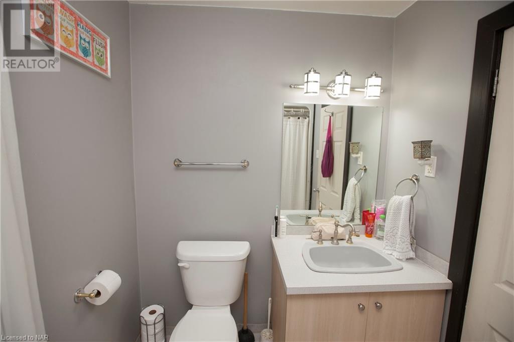 4427 Ellis Street, Niagara Falls, Ontario  L2E 1H5 - Photo 10 - 40513305
