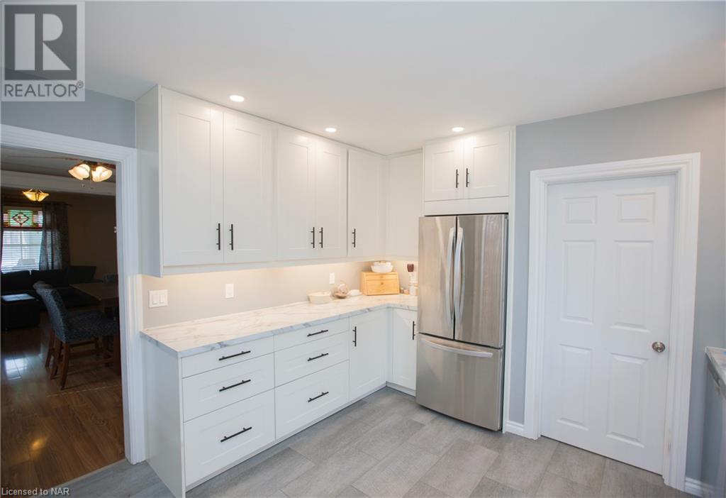 4427 Ellis Street, Niagara Falls, Ontario  L2E 1H5 - Photo 4 - 40513305