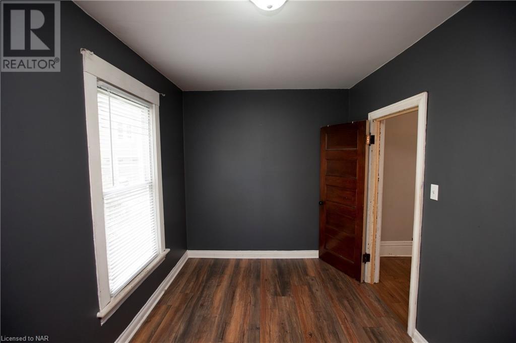 4427 Ellis Street, Niagara Falls, Ontario  L2E 1H5 - Photo 7 - 40513305