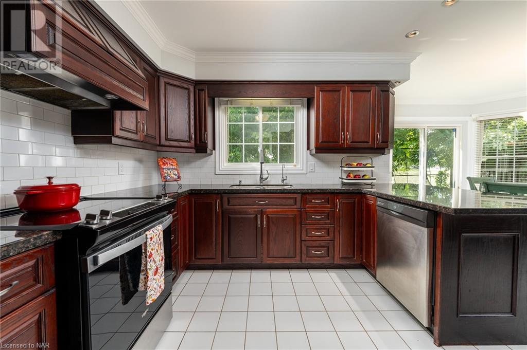 13 Sterling Street, St. Catharines, Ontario  L2S 3T1 - Photo 10 - 40512809
