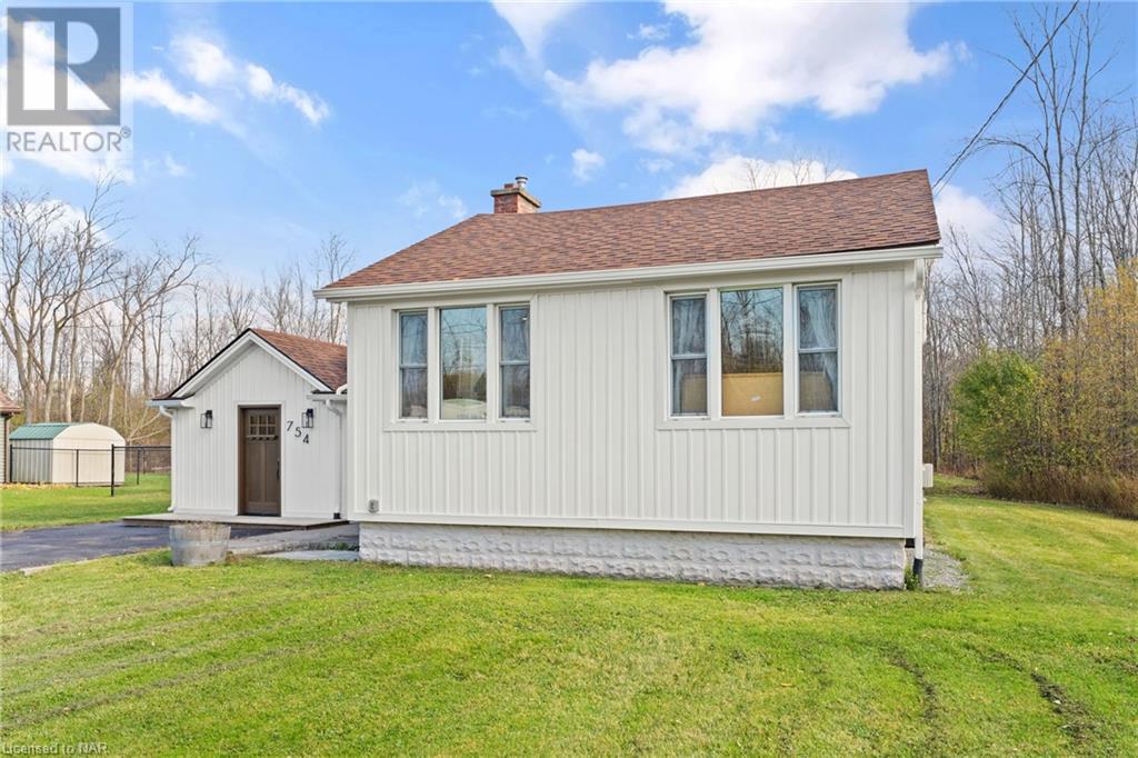 754 Helena Street, Fort Erie, Ontario  L2A 4K3 - Photo 2 - 40511939