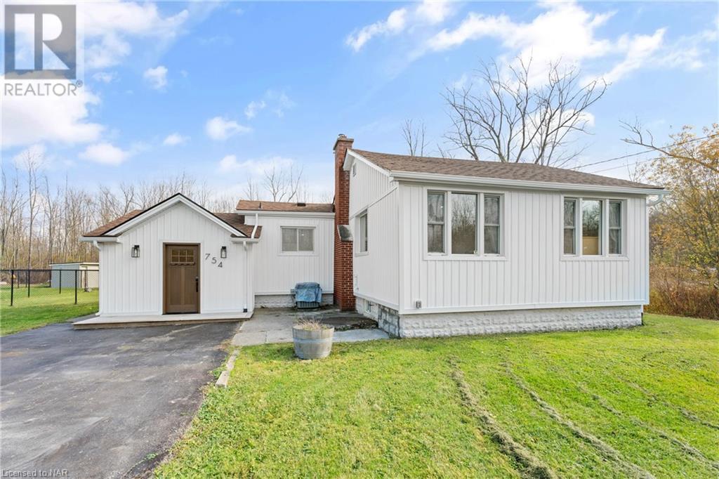 754 Helena Street, Fort Erie, Ontario  L2A 4K3 - Photo 3 - 40511939