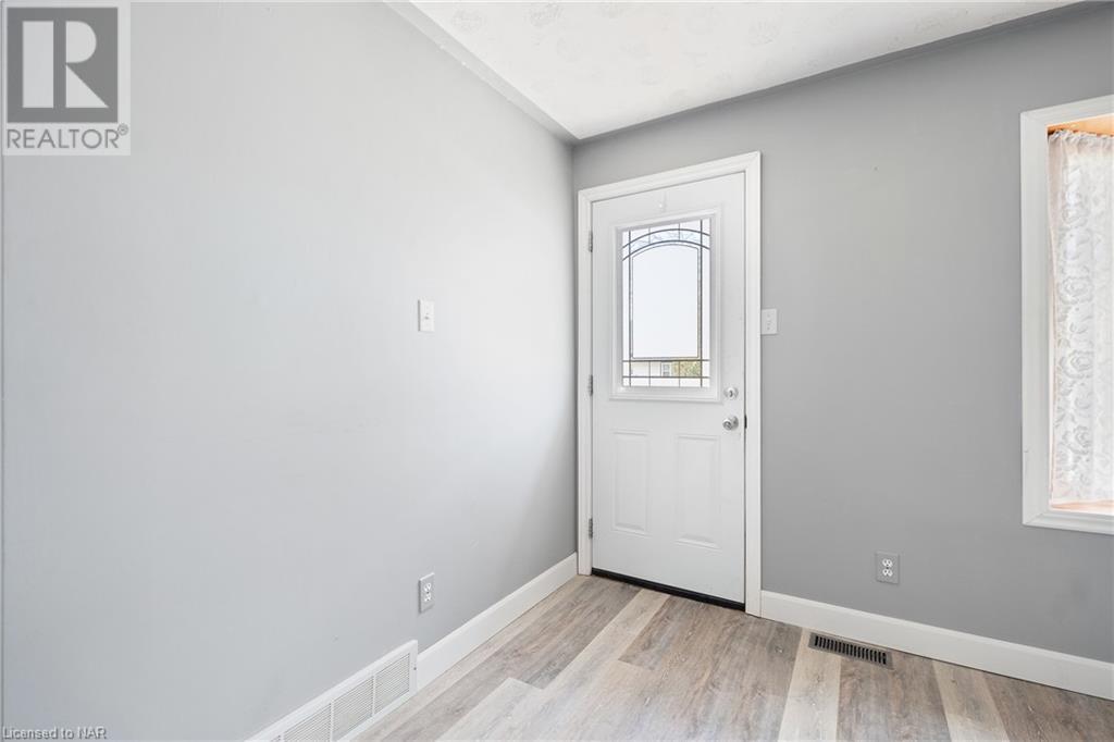 1 Phyllis Street, Fort Erie, Ontario  L2A 3Y1 - Photo 7 - 40511025