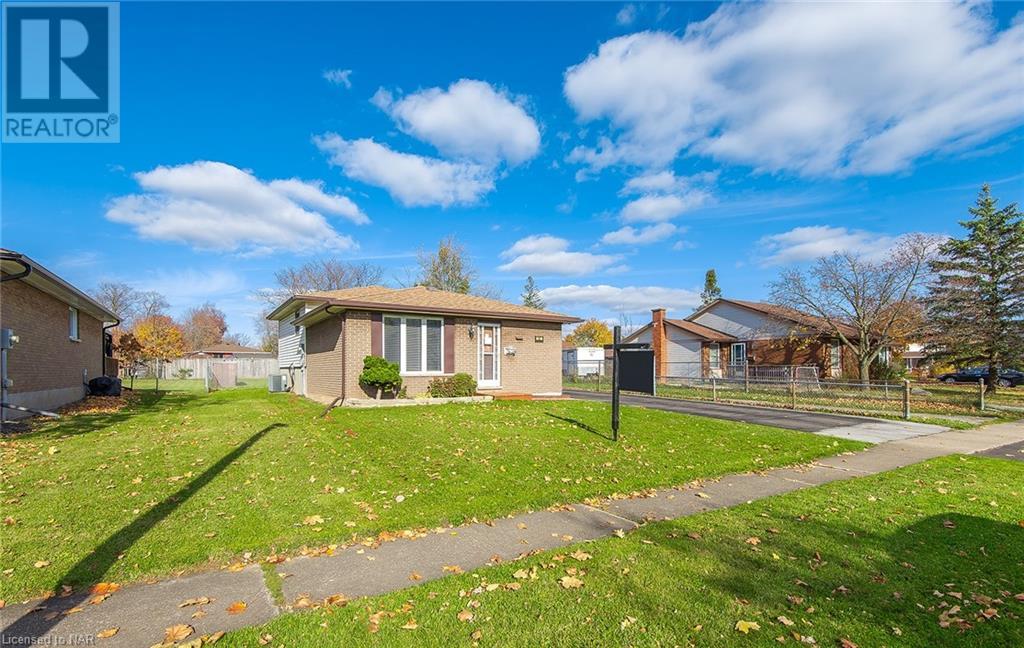 42 Newleaf Crescent, Welland, Ontario  L3C 6B4 - Photo 2 - 40510815