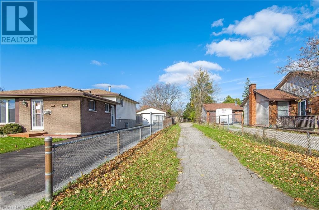 42 Newleaf Crescent, Welland, Ontario  L3C 6B4 - Photo 3 - 40510815