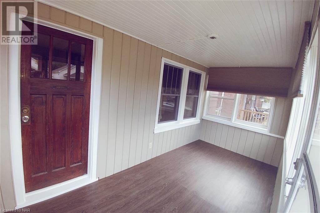 35 St Patrick (Upper Unit) Street, St. Catharines, Ontario  L2R 1J9 - Photo 13 - 40513611