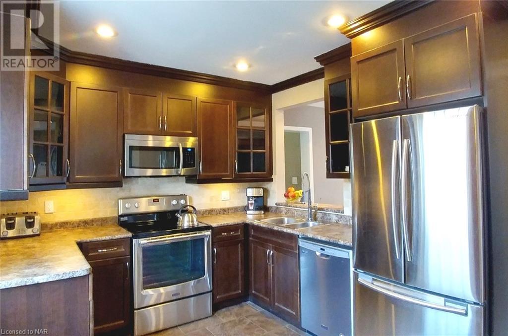 35 St Patrick (Upper Unit) Street, St. Catharines, Ontario  L2R 1J9 - Photo 2 - 40513611