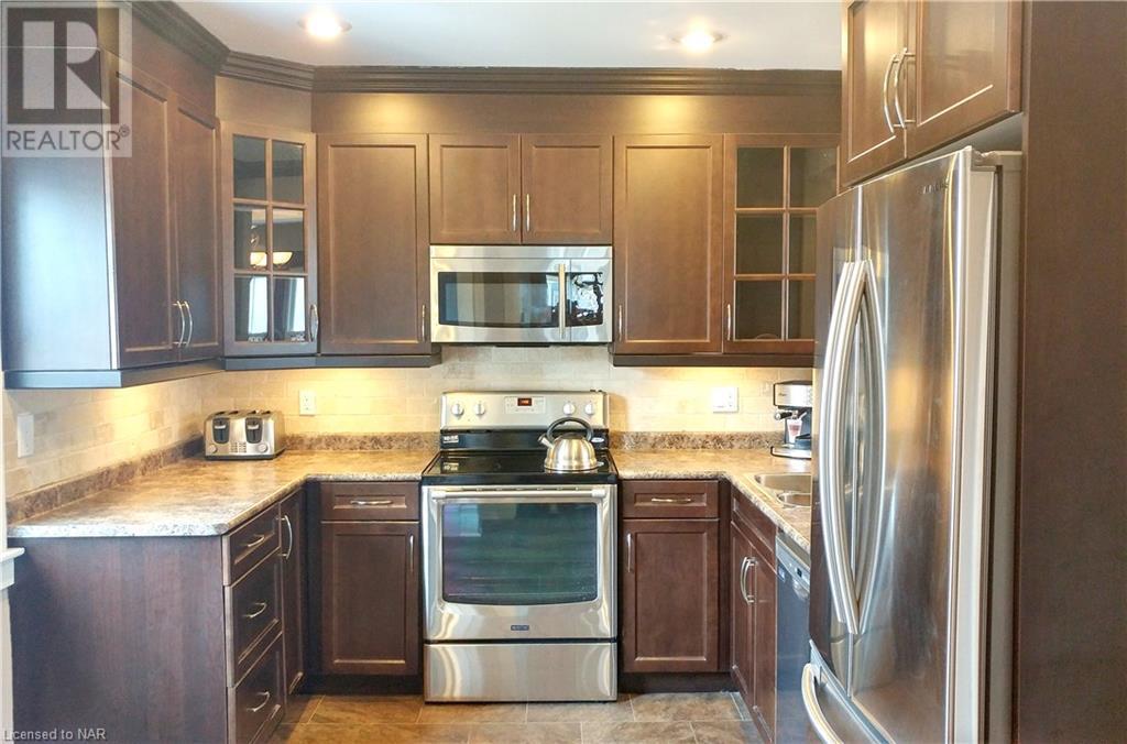 35 St Patrick (Upper Unit) Street, St. Catharines, Ontario  L2R 1J9 - Photo 3 - 40513611