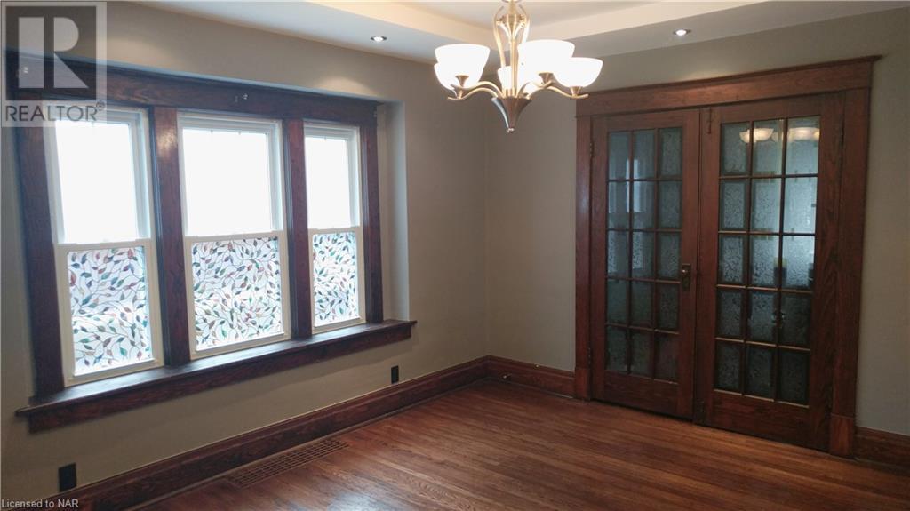 35 St Patrick (Upper Unit) Street, St. Catharines, Ontario  L2R 1J9 - Photo 5 - 40513611
