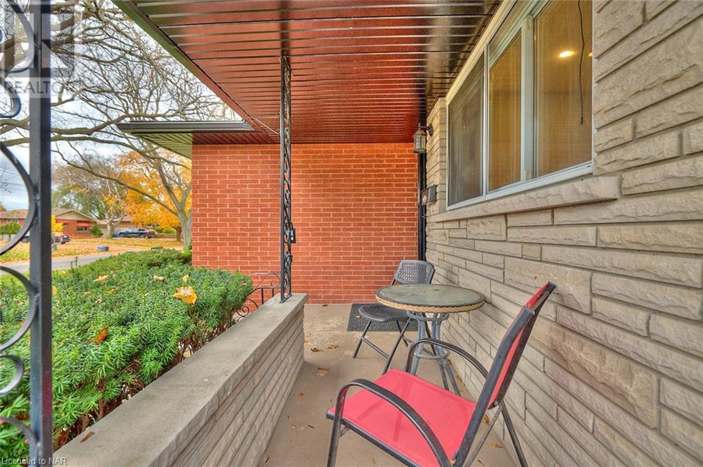 9 Wakelin Terrace, St. Catharines, Ontario  L2M 4K9 - Photo 3 - 40513540