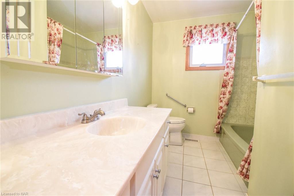 47 Joanna Drive, St. Catharines, Ontario  L2N 7B5 - Photo 18 - 40513176
