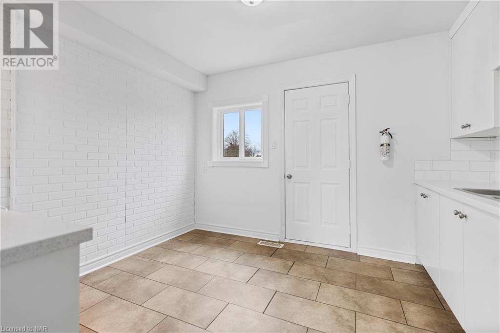 8424 Willoughby Drive Unit# Upper, Chippawa, Ontario  L2G 6X5 - Photo 8 - 40514487