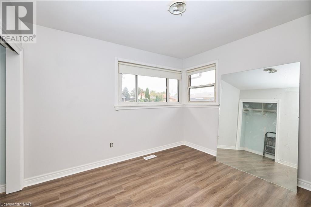 42 Burness Drive, St. Catharines, Ontario  L2P 1J5 - Photo 13 - 40514406