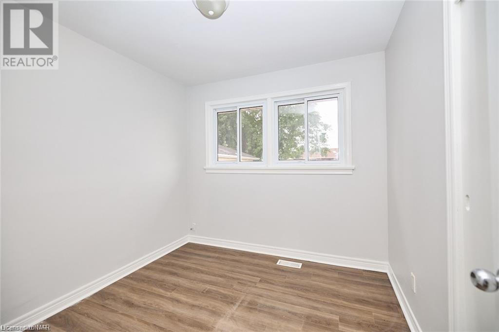 42 Burness Drive, St. Catharines, Ontario  L2P 1J5 - Photo 14 - 40514406