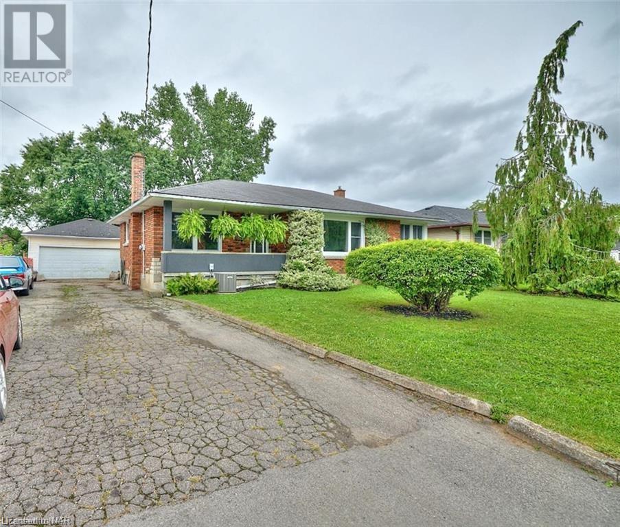 42 Burness Drive, St. Catharines, Ontario  L2P 1J5 - Photo 2 - 40514406