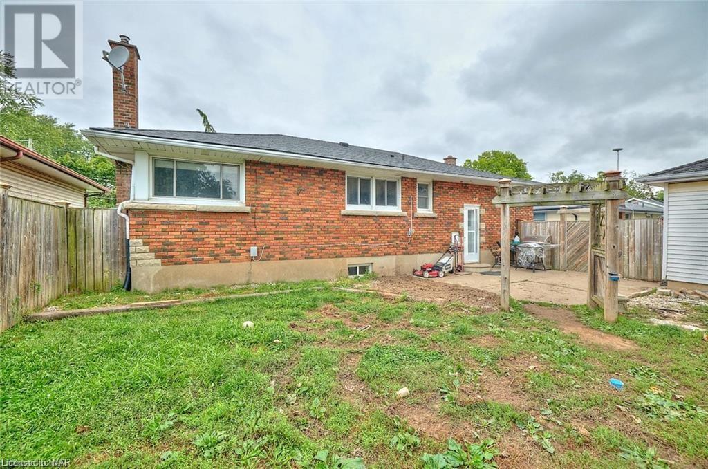 42 Burness Drive, St. Catharines, Ontario  L2P 1J5 - Photo 22 - 40514406