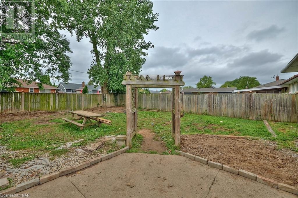 42 Burness Drive, St. Catharines, Ontario  L2P 1J5 - Photo 23 - 40514406