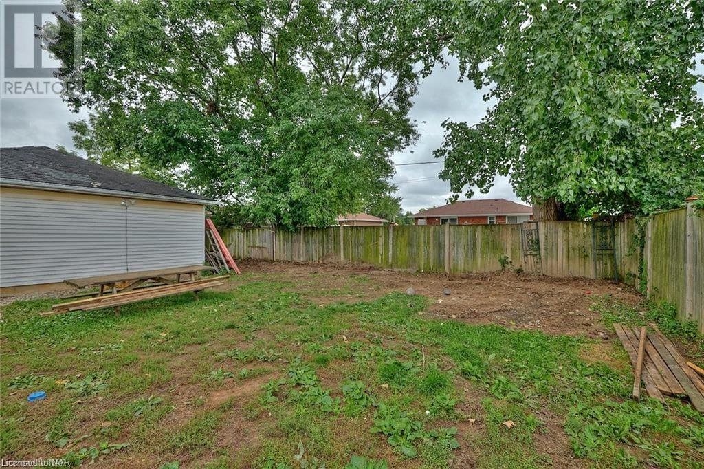 42 Burness Drive, St. Catharines, Ontario  L2P 1J5 - Photo 24 - 40514406