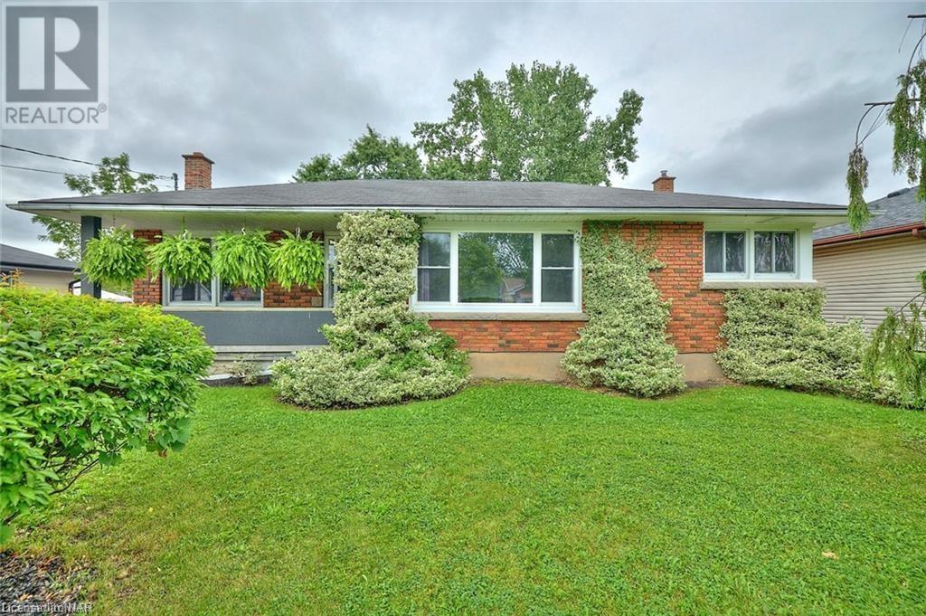 42 Burness Drive, St. Catharines, Ontario  L2P 1J5 - Photo 3 - 40514406