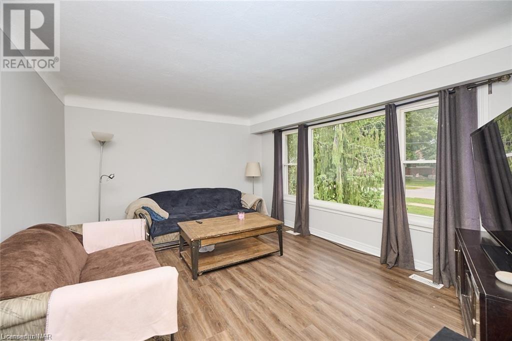 42 Burness Drive, St. Catharines, Ontario  L2P 1J5 - Photo 5 - 40514406