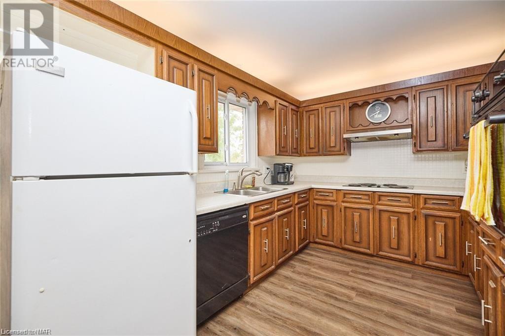 42 Burness Drive, St. Catharines, Ontario  L2P 1J5 - Photo 7 - 40514406
