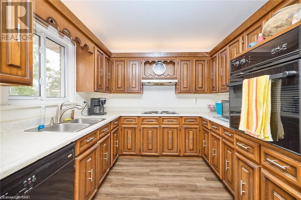 42 Burness Drive, St. Catharines, Ontario  L2P 1J5 - Photo 8 - 40514406
