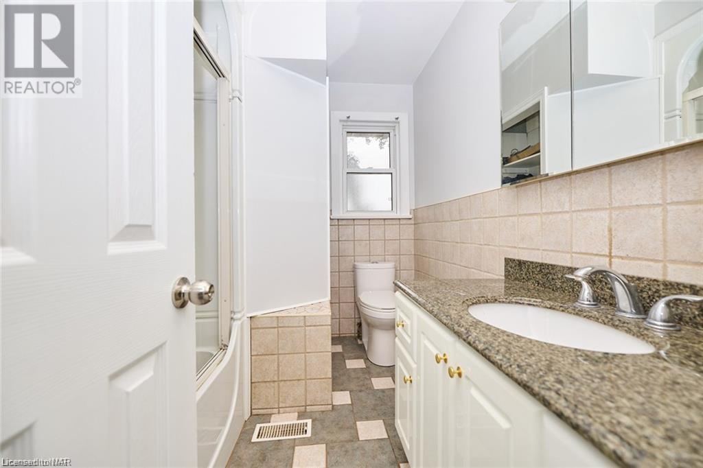 42 Burness Drive, St. Catharines, Ontario  L2P 1J5 - Photo 9 - 40514406