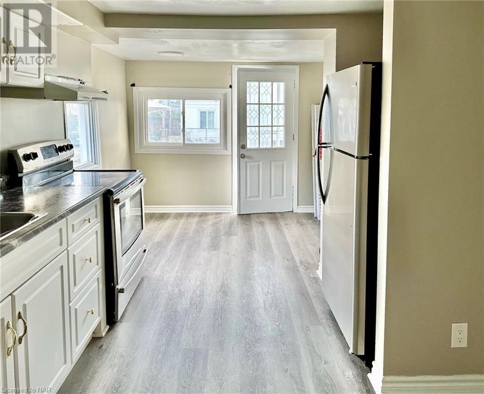 226 Oakdale Avenue, St. Catharines, Ontario  L2P 2K6 - Photo 3 - 40512842