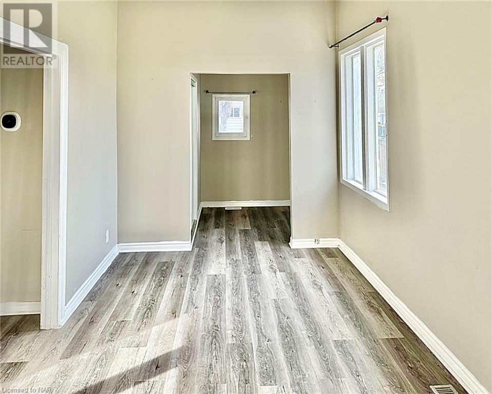 226 Oakdale Avenue, St. Catharines, Ontario  L2P 2K6 - Photo 5 - 40512842