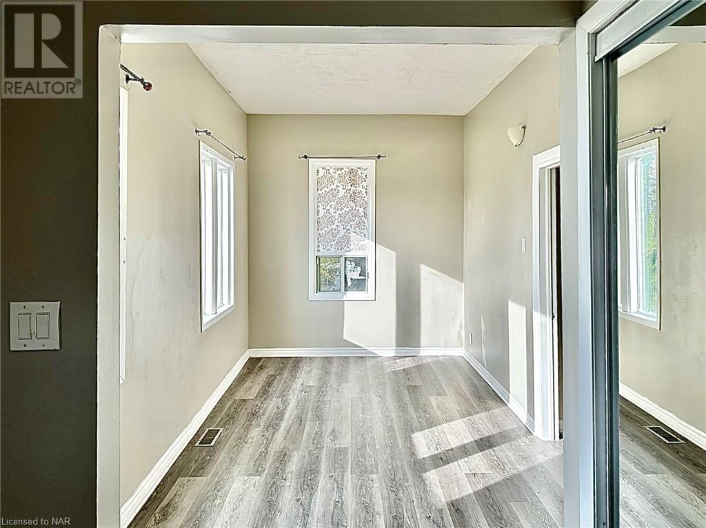 226 Oakdale Avenue, St. Catharines, Ontario  L2P 2K6 - Photo 6 - 40512842