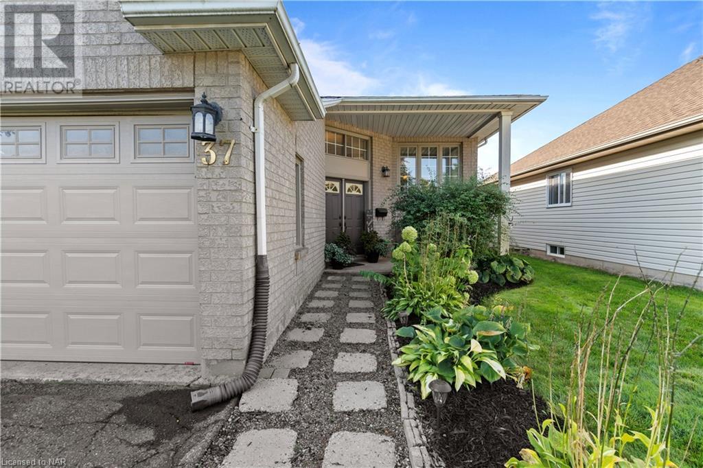 37 Jefferson Court E, Welland, Ontario  L3C 7G5 - Photo 2 - 40514810