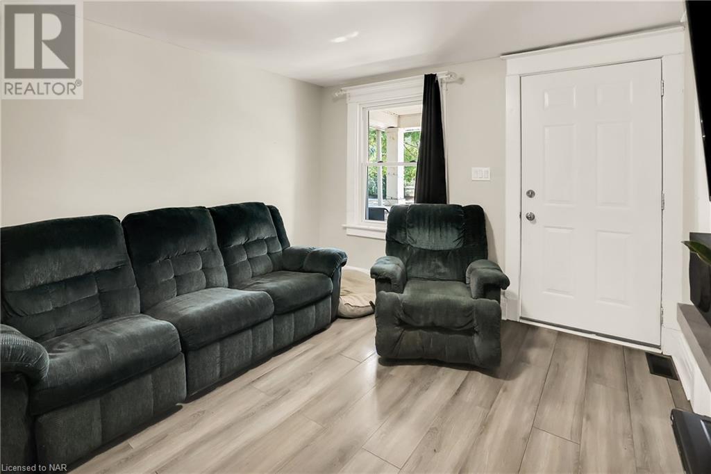 17 Lailey Street, St. Catharines, Ontario  L2M 5G7 - Photo 2 - 40514038