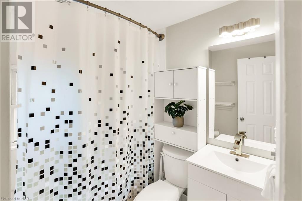 17 Lailey Street, St. Catharines, Ontario  L2M 5G7 - Photo 8 - 40514038