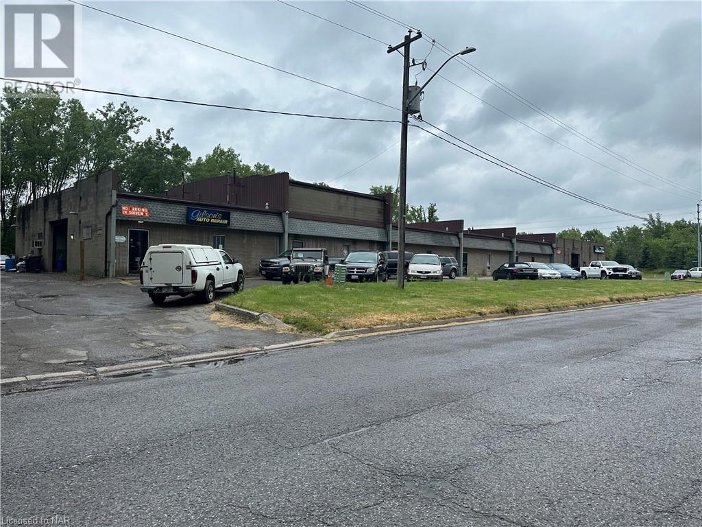 8407 Stanley Avenue, Niagara Falls, Ontario  L2G 0C8 - Photo 3 - 40515222