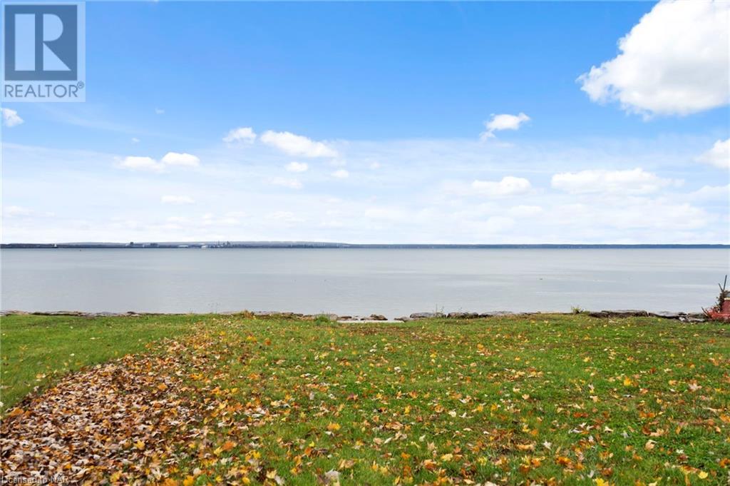 695 Lakeshore Road, Fort Erie, Ontario  L2A 1B8 - Photo 2 - 40515465