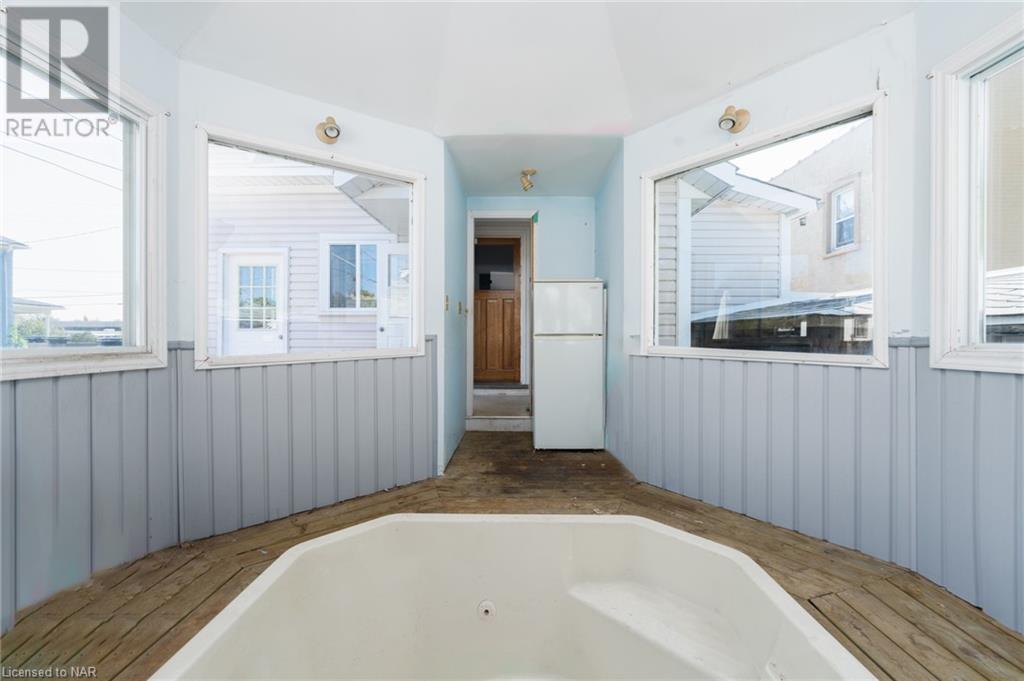 4551 Ferguson Street, Niagara Falls, Ontario  L2E 2Y7 - Photo 26 - 40515252