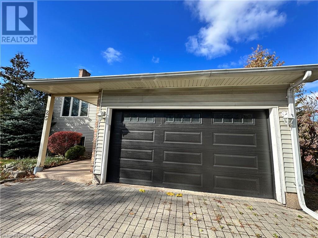 25 Tremont Drive Unit# Main Level, St. Catharines, Ontario  L2T 3A7 - Photo 2 - 40514862
