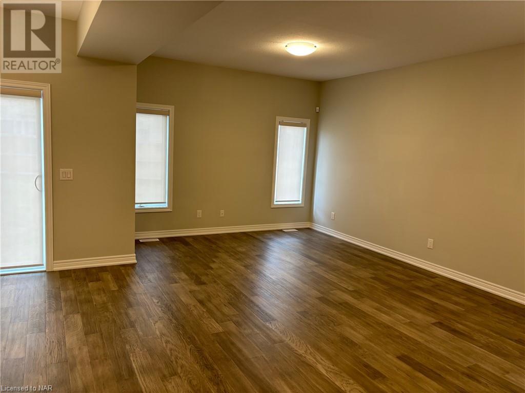 31 Barker Parkway, Thorold, Ontario  L2V 0B7 - Photo 4 - 40513403