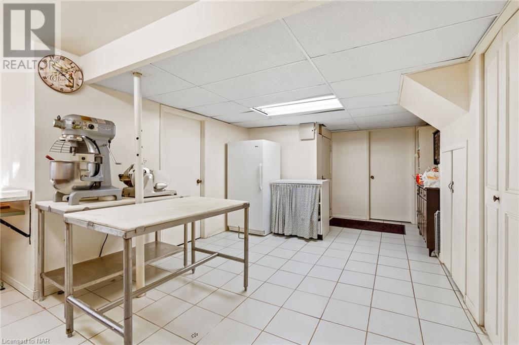 24 Amberwood Court, St. Catharines, Ontario  L2N 7E1 - Photo 34 - 40513516