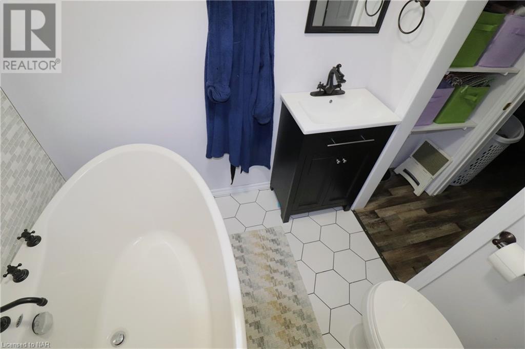 221 Beatrice Street, Welland, Ontario  L3B 2Z6 - Photo 14 - 40515792