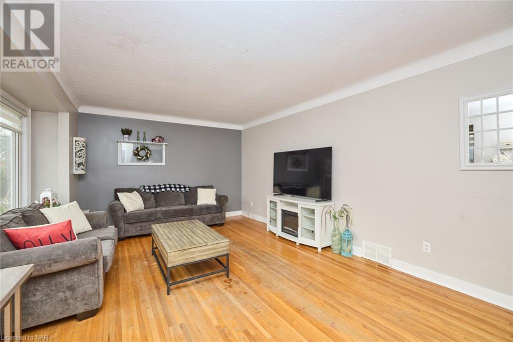 17 Spring Garden Boulevard, St. Catharines, Ontario  L2N 3P8 - Photo 5 - 40513965