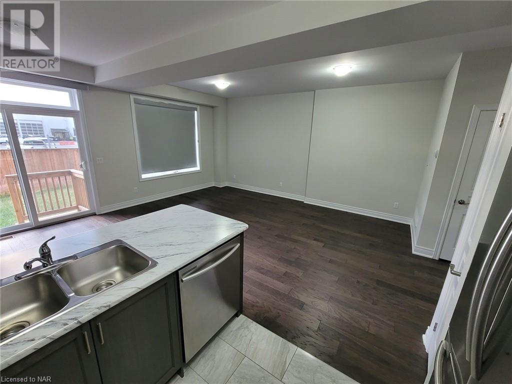 8 Manhattan Court, St. Catharines, Ontario  L2R 0B8 - Photo 10 - 40517187