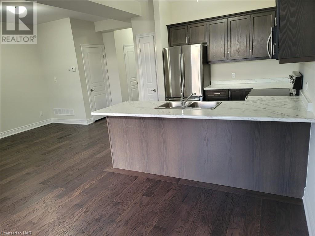 8 Manhattan Court, St. Catharines, Ontario  L2R 0B8 - Photo 11 - 40517187