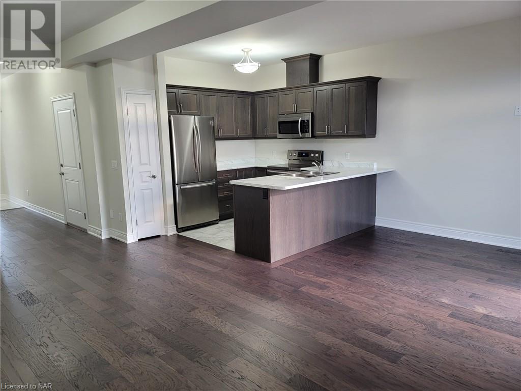 8 Manhattan Court, St. Catharines, Ontario  L2R 0B8 - Photo 6 - 40517187