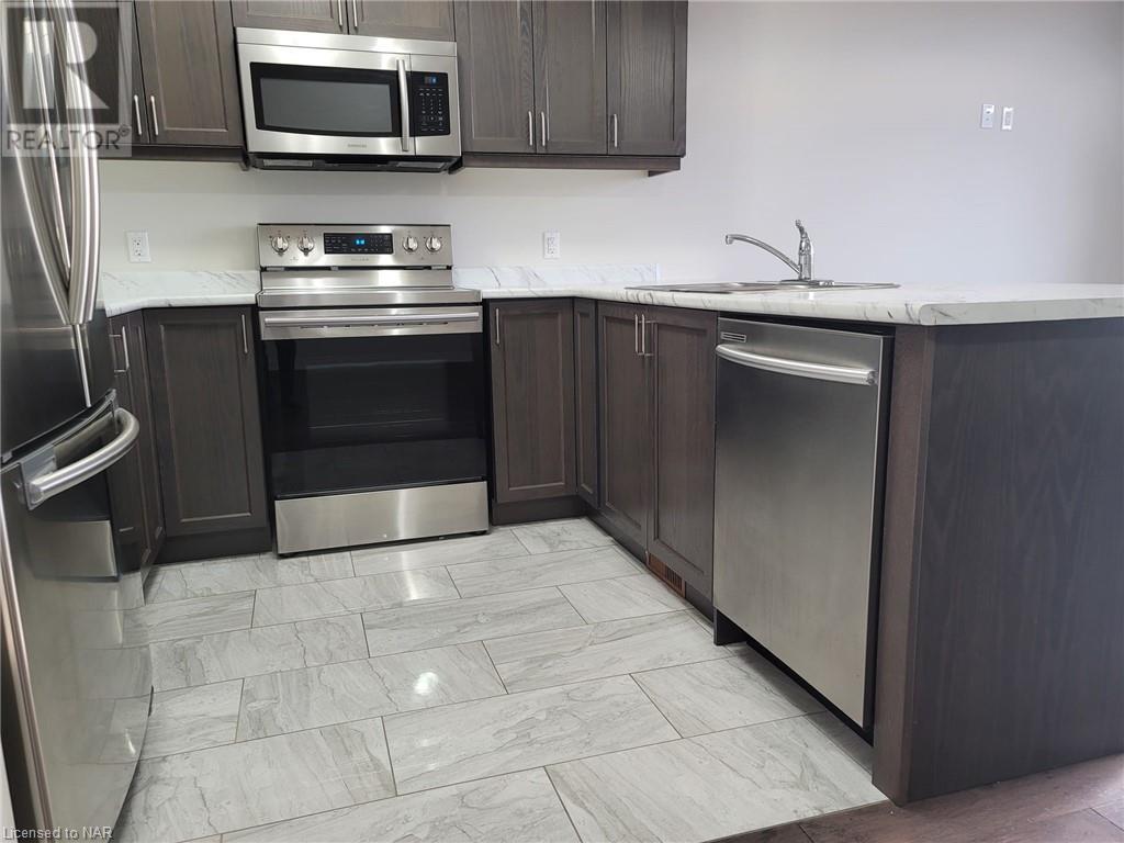 8 Manhattan Court, St. Catharines, Ontario  L2R 0B8 - Photo 8 - 40517187