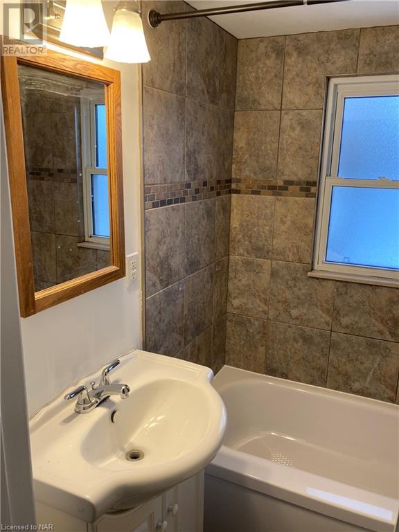 6023 Montrose Road, Niagara Falls, Ontario  L2H 1L4 - Photo 12 - 40517699