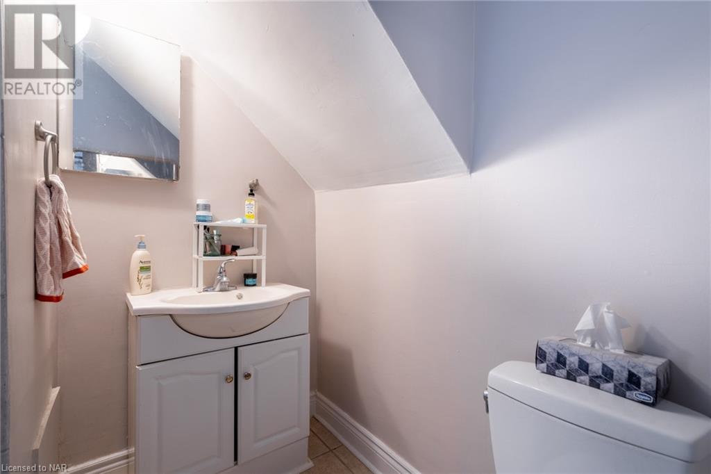 13 Woodland Avenue, St. Catharines, Ontario  L2R 5A1 - Photo 14 - 40518068