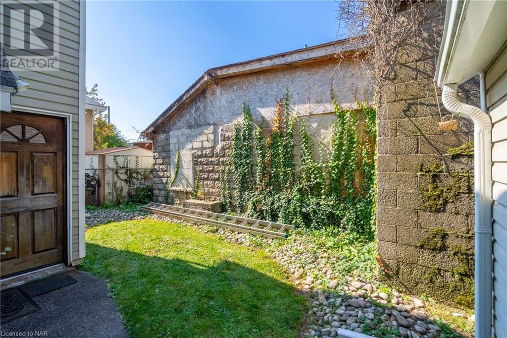 13 Woodland Avenue, St. Catharines, Ontario  L2R 5A1 - Photo 3 - 40518068